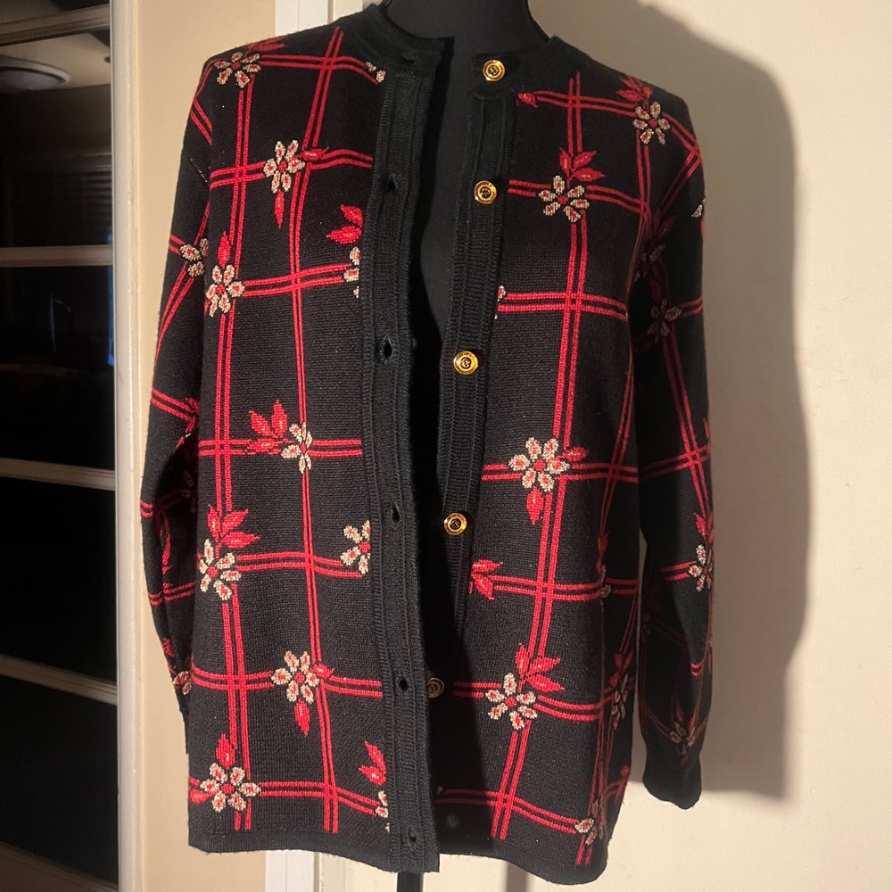 Camela vintage sweater size medium